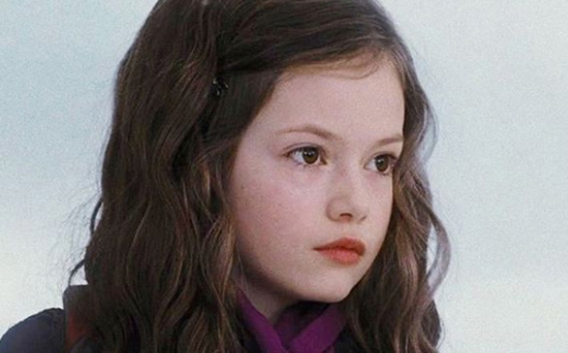 Renesmee from Twilight is all grown up and gorgeous!